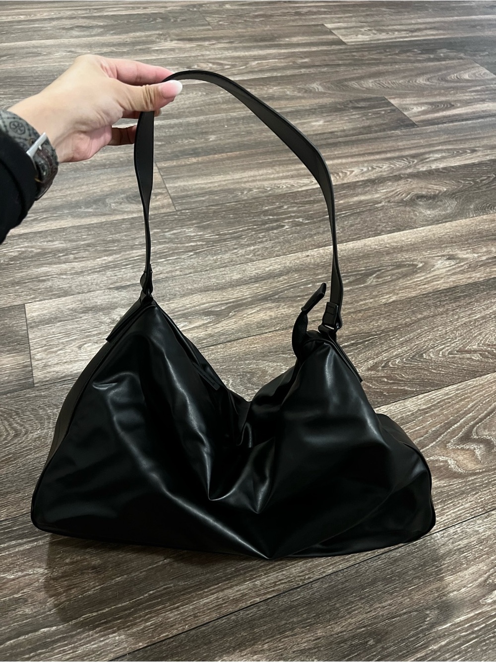 UNIQLO Faux Leather Puffy Bag Black Shoulder Hobo - Sleek Everyday Style - Picture 2 of 10